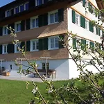 Gaestehaus Egender شقة بيزاو