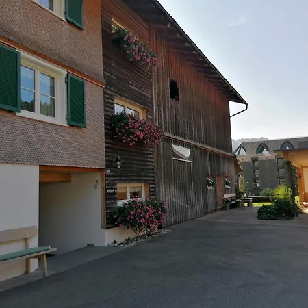 Gaestehaus Egender Безау